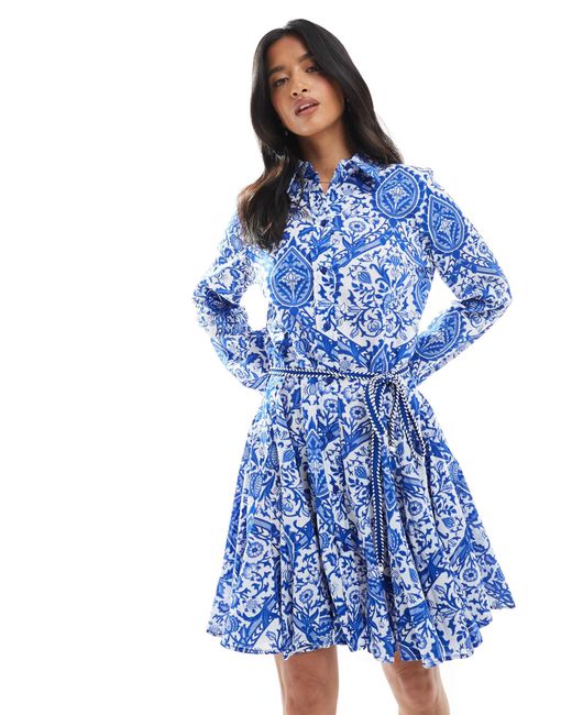 Robe courte nouée à la taille avec ourlet tombant - imprimé mosaïque Only Petite en coloris Blue