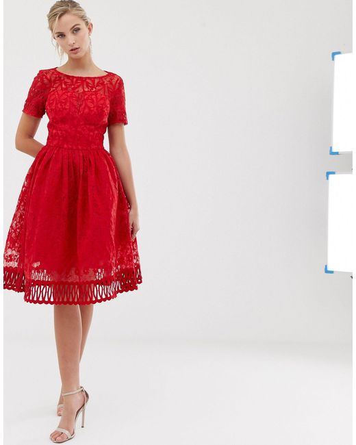 missil tommelfinger badning Chi Chi London Premium Lace Prom Dress With Cutwork Hem in Red | Lyst
