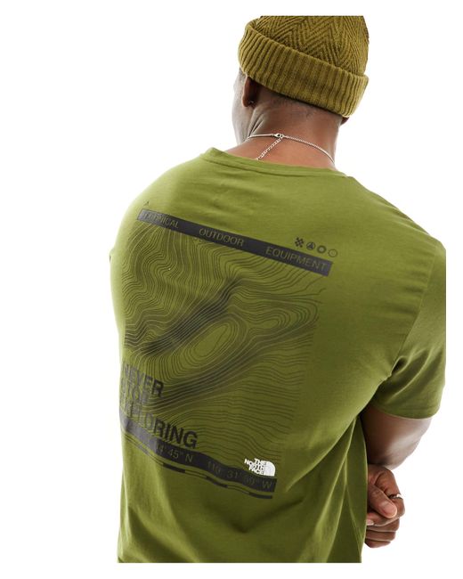 Camiseta verde oliva con estampado delineado en la espalda foundation mountain lines The North Face de hombre de color Green