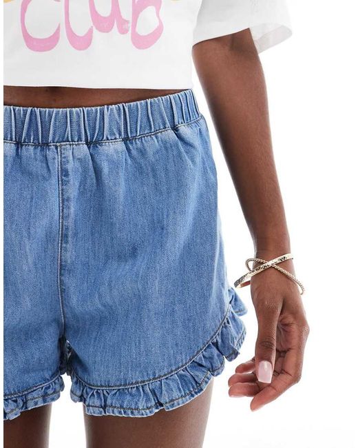 Pantaloncini Di Jeans Con Fondo A Volant di ASOS in Blue