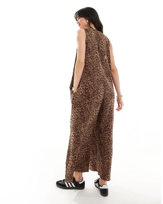 ASOS Brown – lockerer culotte-jumpsuit mit tierfellmuster-print und rundhalsausschnitt