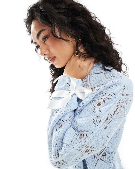 Cárdigan Azul Pastel Con Pespuntes De Festón Y Lazos En Los Puños De Satén De -Blanco Miss Selfridge de color Blue