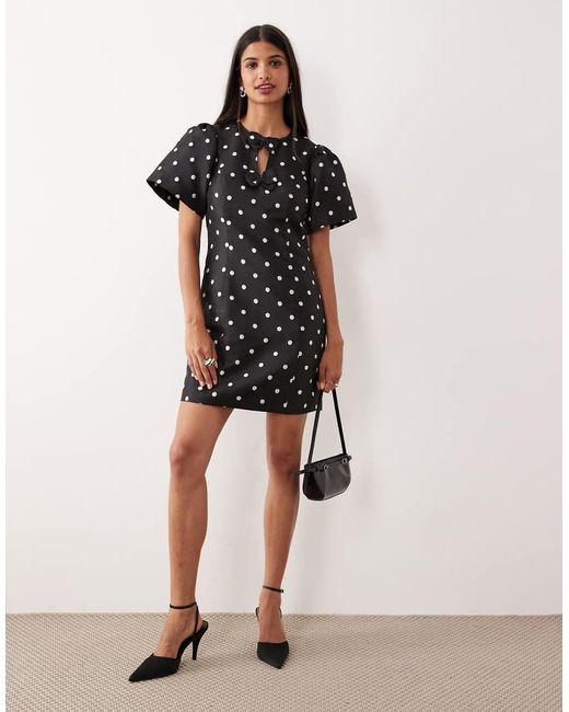 Vestito Corto Strutturato Nero A Pois Bianchi Con Maniche A Sbuffo di Y.A.S in Black