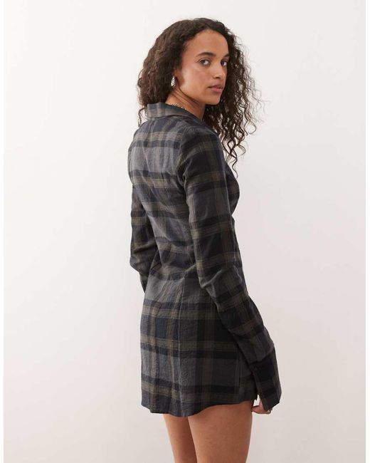 Vestido Camisero Corto Gris Oscuro A Cuadros De Manga Larga Con Cintura Entallada De Monki de color Black