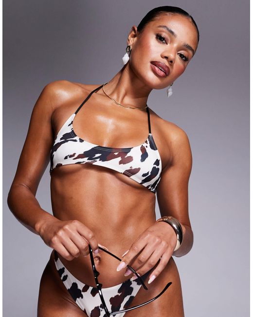 ASOS Blue – claudia – cropped-bikinioberteil mit kuhmuster und tiefem ausschnitt