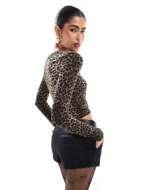 Stradivarius Red – kurz geschnittene strickjacke mit leopardenmuster