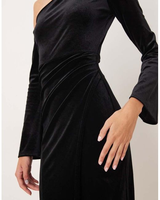 Nobody's Child Black Velvet Fallen Shoulder Ruched Midi Dress