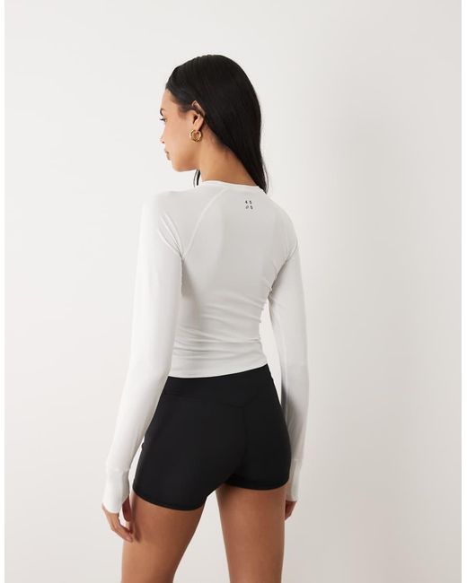 4505 White Lightweight Active Ruched Front Long Sleeve Running Top