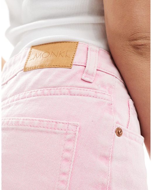 Jupe en jean longueur mollet avec fente devant Monki en coloris Pink