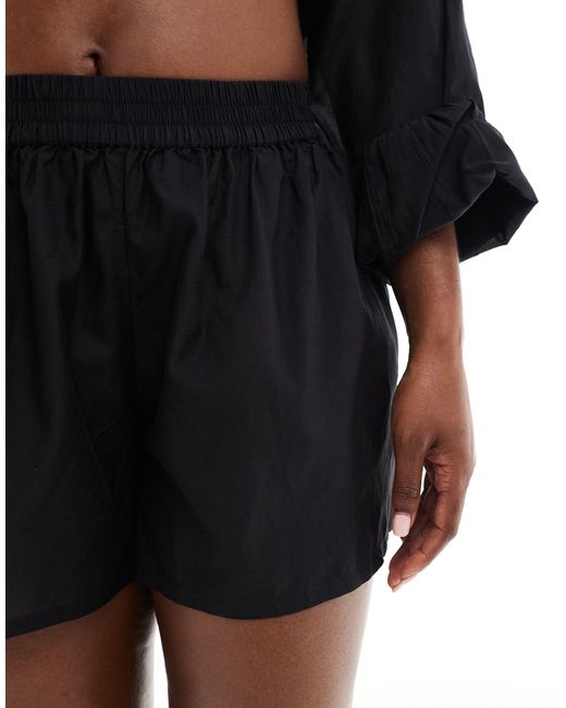 Miss Selfridge Black – transparente strand-shorts