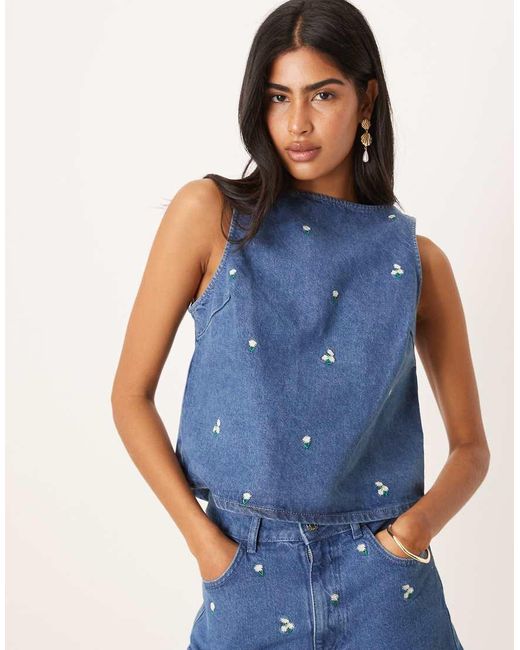 Top Vaquero De Corte Recto Con Bordado De Florecitas De (Parte De Un Conjunto) ASOS de color Blue