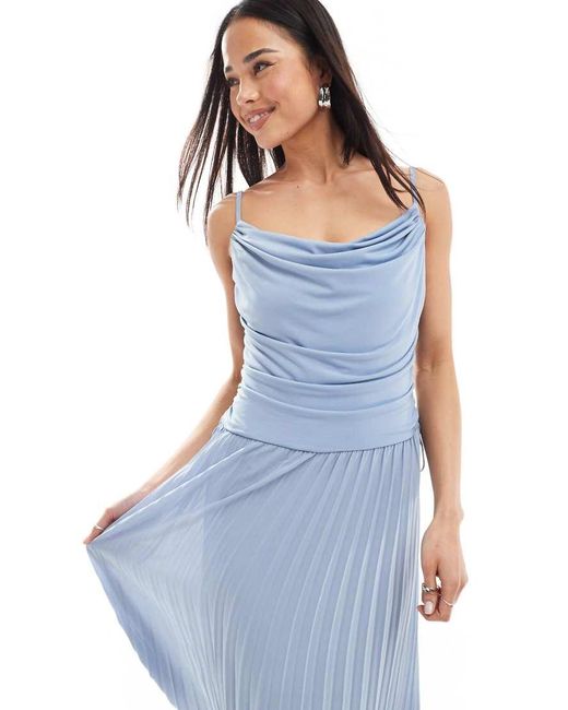 Vestito Lungo Da Damigella Polvere Con Scollo Ad Anello E Gonna A Pieghe di TFNC London in Blue