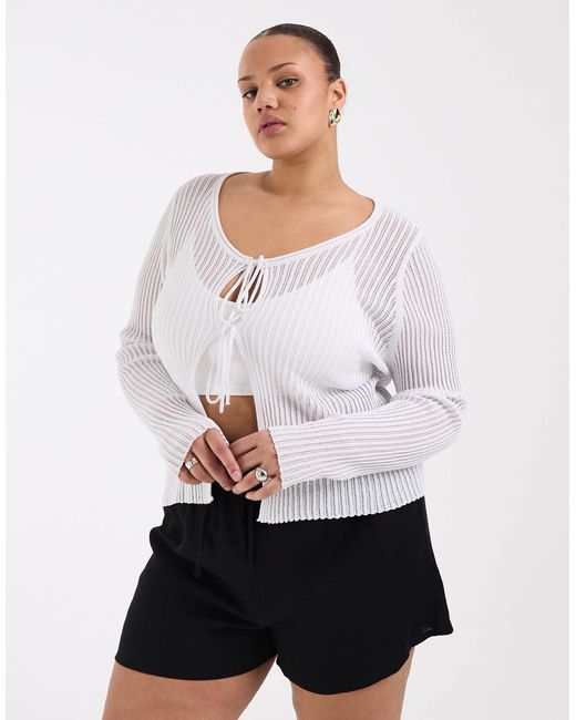 Top noué sur l'avant en maille crochetée ONLY en coloris White
