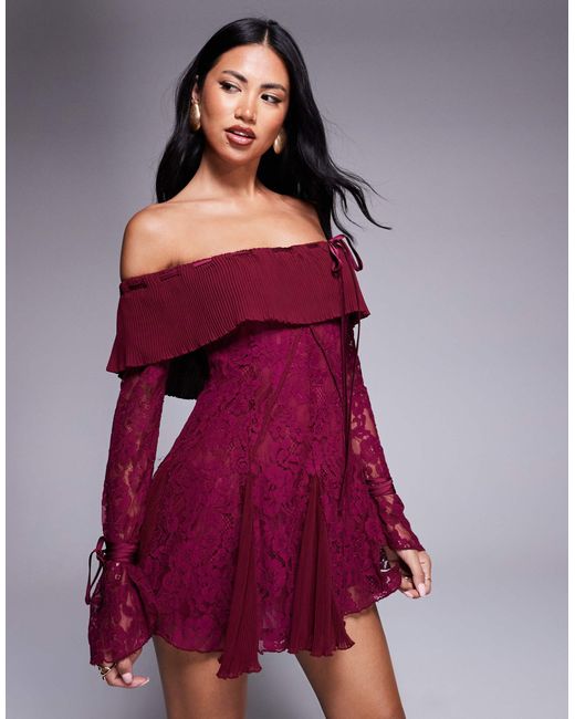 Exclusivité - - robe courte ajustée puis évasée en dentelle avec encolure bardot et jupe à godets - prune Murci en coloris Red