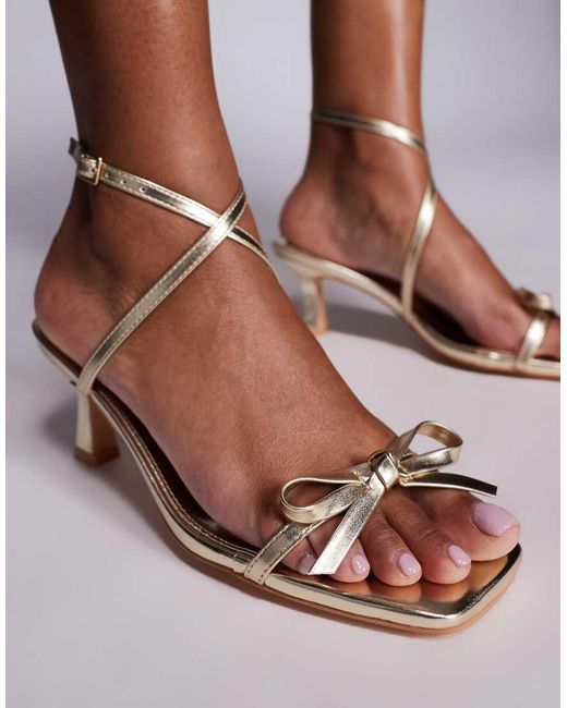 Crimson di Public Desire in Pink