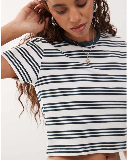 Camiseta Color Piedra A Rayas Con Diseño Encogido De Punto Liso De -Neutro Collusion de color White