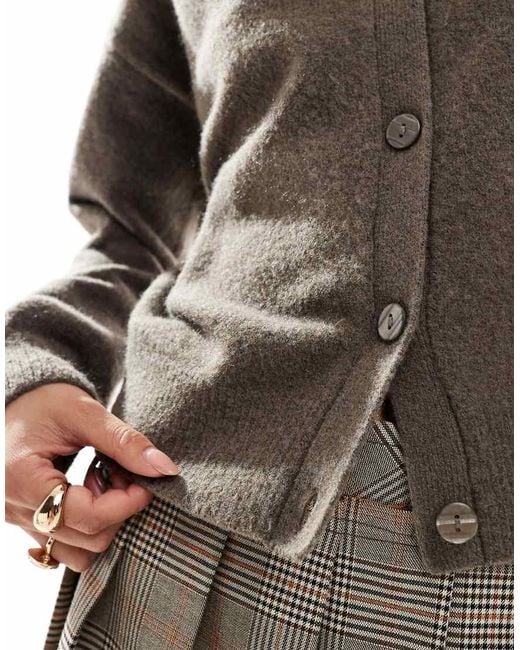 Cardigan Girocollo Con Bottoni di New Look in Brown