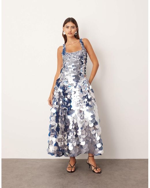 Robe mi-longue évasée à encolure carrée et sequins ARRANGE en coloris White