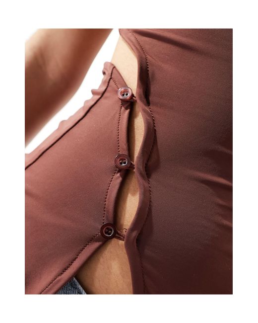 Lioness Red – asymmetrisch geschnittenes oberteil mit drapierter schulter