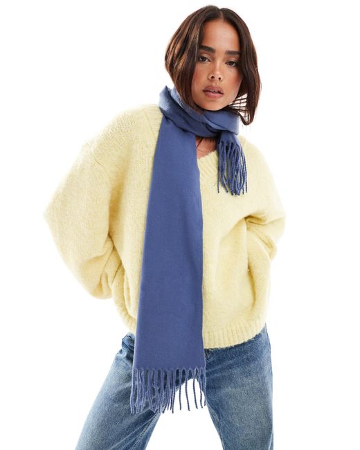 ASOS Blue – fransenschal aus webstoff