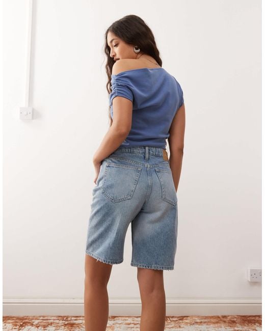 Weekday Blue – knielange jeans-shorts