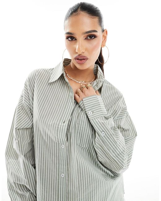 Chemise oversize rayée In The Style en coloris White