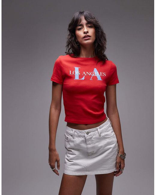 T-shirt rétréci avec imprimé los angeles en relief TOPSHOP en coloris Red