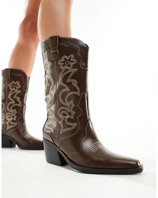 Stivali da cowboy stile western scuro con ricami di Pull&Bear in Brown
