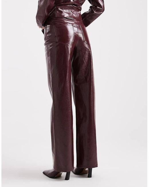 Pantalones Burdeos De Pernera Ancha Y Talle Alto De Vinilo Tessa De (Parte De Un Conjunto)-Rojo Vero Moda de color Purple