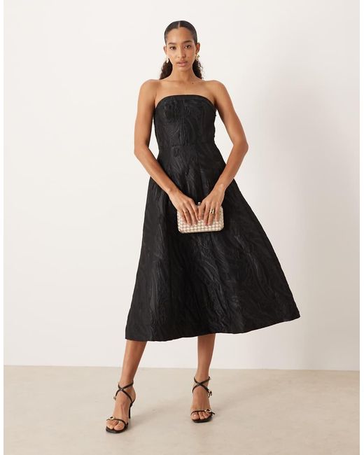 Vestido Midi Estructurado Con Escote Palabra De Honor De Jacquard De Y.A.S de color Black