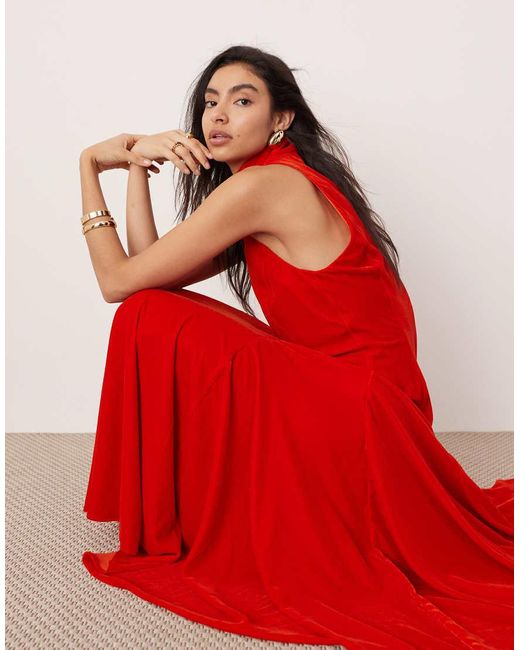 Vestito Lungo Allacciato Al Collo di ASOS in Red