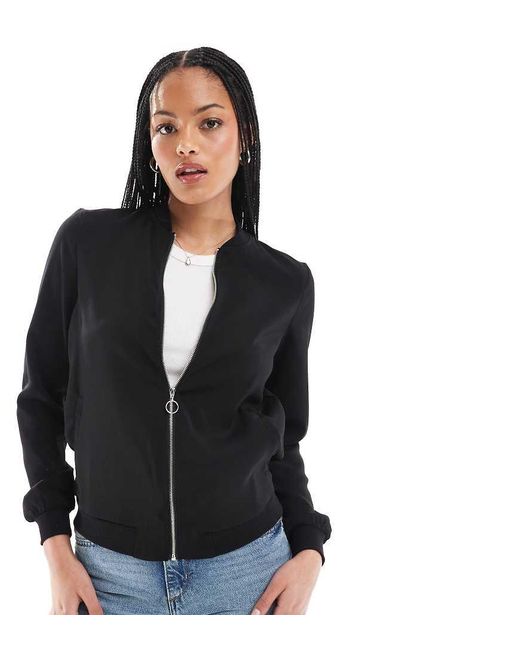 Giacca Bomber Nera Leggera Con Zip Sul Davanti di Vero Moda in Black