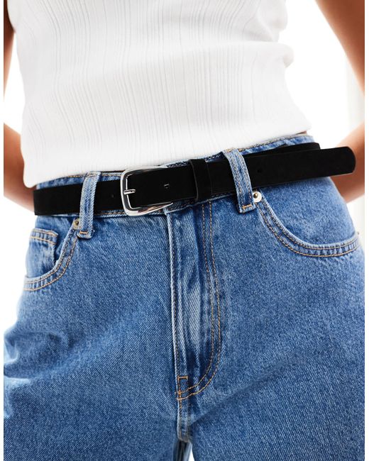 Ceinture en daim à boucle argentée Pieces en coloris Blue