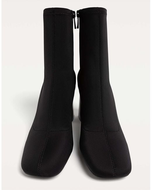 Bottines effet néoprène à talon haut Stradivarius en coloris Black