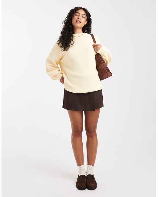 Jersey Amarillo Pastel Extragrande Con Cuello Redondo Y Mangas Cocoon De Punto Mullido De ASOS de color White