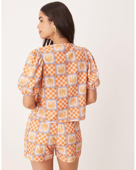 Top Con Maniche A Sbuffo, Allacciatura Frontale E Stampa A Tema Vacanza Con Palme di ASOS in Brown
