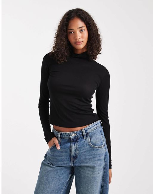 Top manches longues en fine maille à col montant Miss Selfridge en coloris Black