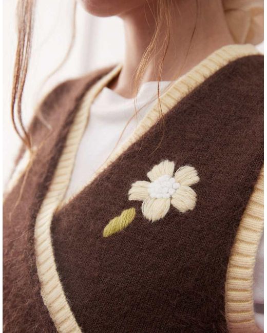 Reclaimed (vintage) Gebreide Tanktop Met Overslag En Bloemenborduursel in het Pink