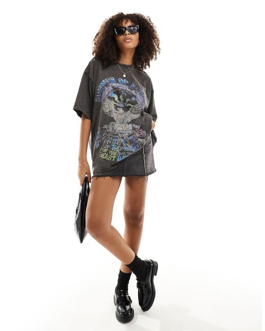 T-shirt oversize antracite slavato con stampa colorata stile rock e applicazioni a caldo di ASOS in Black