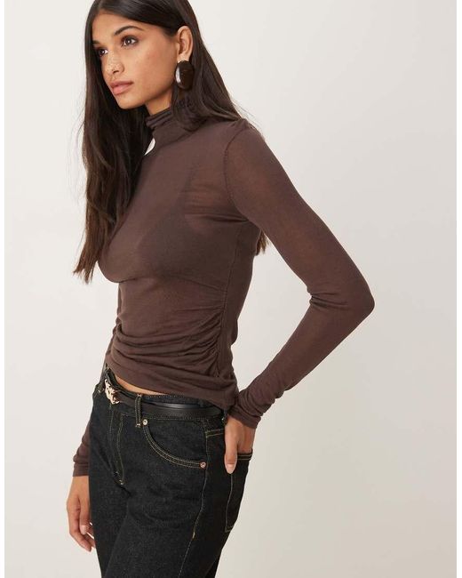 ASOS Zachte Hoogsluitende Top Met Gerimpelde Zijkant in het Brown