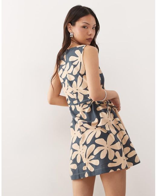 Vestito Corto Effetto Lino A Fiori Con Lacci Laterali E Cut-Out di Reclaimed (vintage) in White
