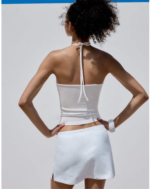 Top Basic Allacciato Al Collo Écru di Stradivarius in White