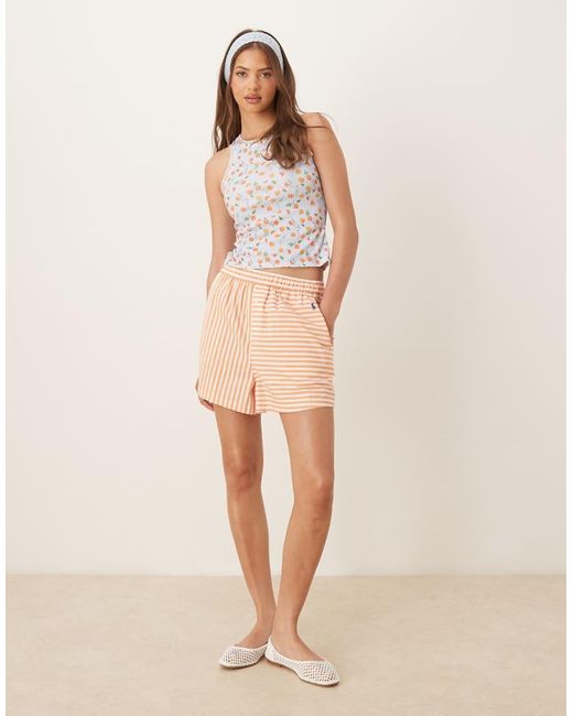 Camiseta Sin Mangas Con Estampado De Cuadros Vichy Y Flores Y Ribete De Encaje De ASOS de color White