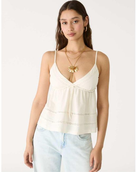 Stradivarius Crop Top Met Kanten Rand En Dunne Bandjes in het White