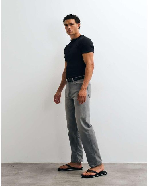 Vaqueros Grises De Corte Recto De ASOS de hombre de color Black