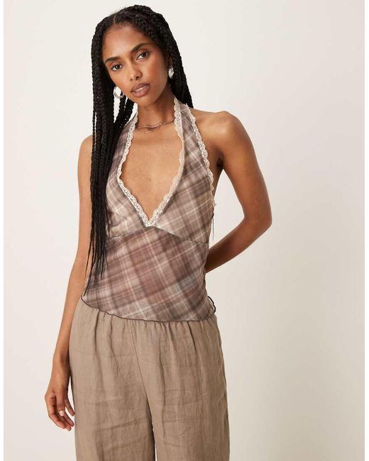 Top Marrón A Cuadros De Malla Con Cuello Halter Escotado Y Ribete De Encaje De ASOS de color Brown