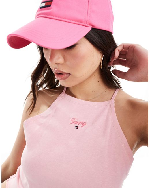 Crop top con dorso a vogatore, arricciature e scritta di Tommy Hilfiger in Pink