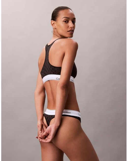 Tanga Con Estampado De Emblema Icon Cotton Modal De Calvin Klein de color Gray