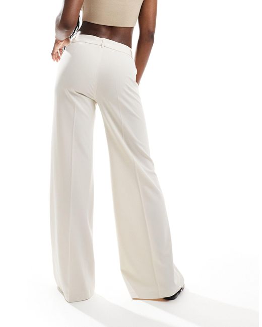 Pantaloni sartoriali a fondo ampio sporco di Pull&Bear in White