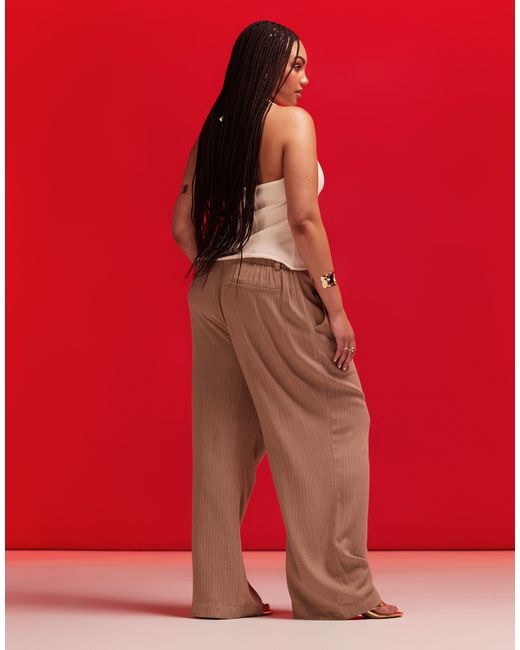 Asos design curve - pantalon dad ample en lin mélangé rayé - taupe ASOS en coloris Red